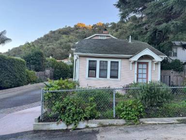Main picture of 819 W Figueroa St