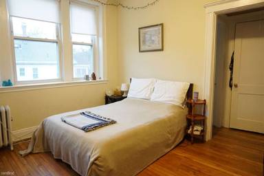 Main picture of 220 Kelton St