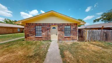 Main picture of 2805 Sprucewood St