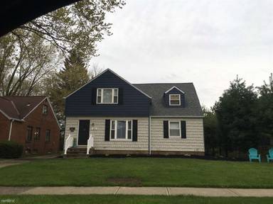 Main picture of 4341 W 215th St