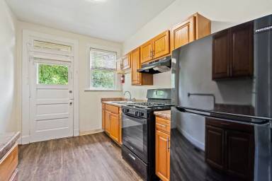 Main picture of 220 Bruce St