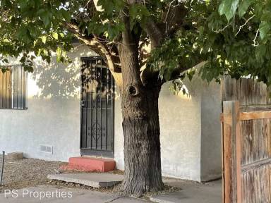 Main picture of 1004 1/2 Lynch Ct NW