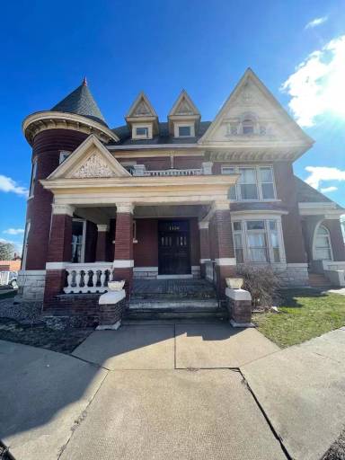 Main picture of 1126 State St