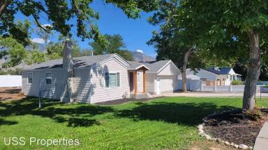 Main picture of 1690 W Maple St