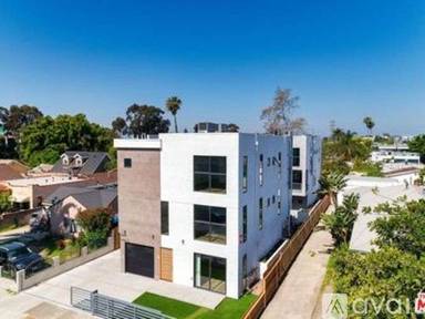 Main picture of 2409 Carmona Ave