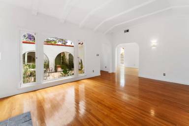 Main picture of 2231 Overland Ave