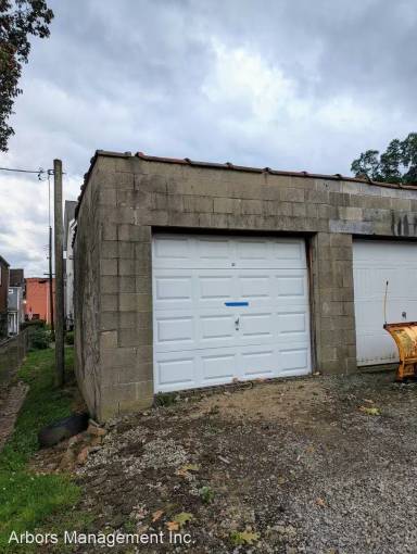 Main picture of 40 Walnut St