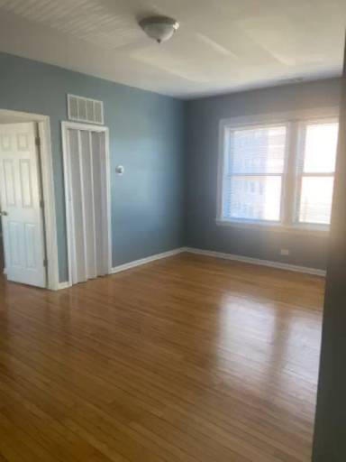 Main picture of 3064 E 79th St