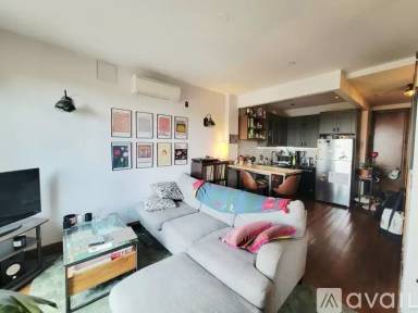 Main picture of 871 Grand St