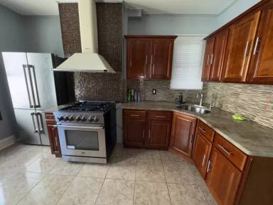 Main picture of 390 Fairmount Ave