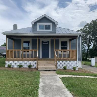 Main picture of 127 W Augusta Ave
