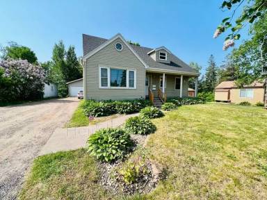 Main picture of 44 W Chisholm St