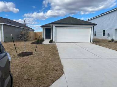 Main picture of 451 Marty Allen Loop