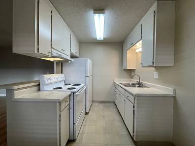 Main picture of 623 W 6th Ave