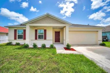 Main picture of 5812 NW Gerald Cir