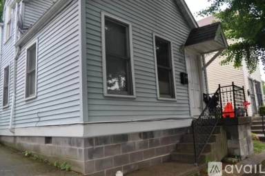 Main picture of 621 Dr W J Hodge St