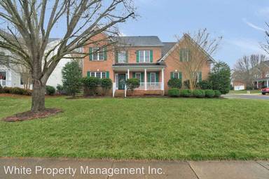 Main picture of 400 Pembroke Ln