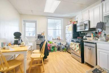 Main picture of 119 Cottage St