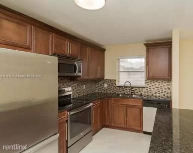 Main picture of 7815 NW 40th St