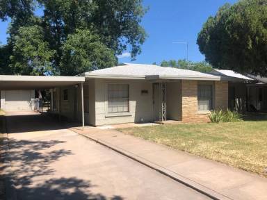 Main picture of 2025 Cedar Crest Dr