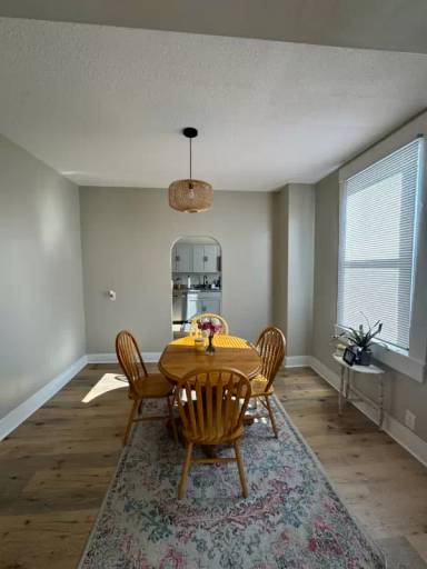 Main picture of 900 Clarks Ln