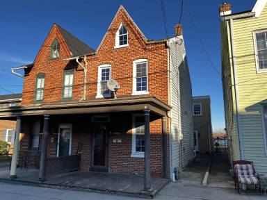 Main picture of 113 S 8th St