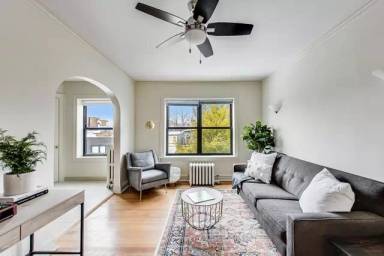 Main picture of 1824 N Lincoln Park W