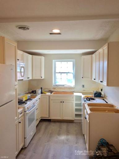 Main picture of 204 Lake Shore Rd