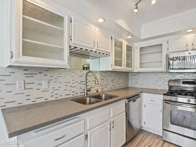 Main picture of 7001 S La Cienega Blvd