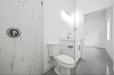 Main picture of 653 Stanley Ave S