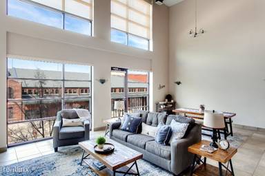 Main picture of 400 E Main St