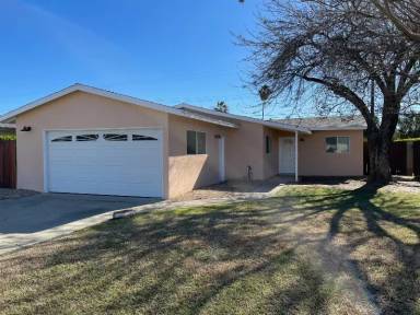 Main picture of 19391 Chaparral St