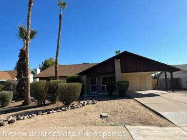 Main picture of 3089 N Ellis St