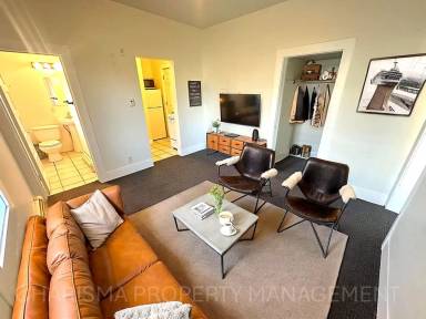 Main picture of 322 E 15th St
