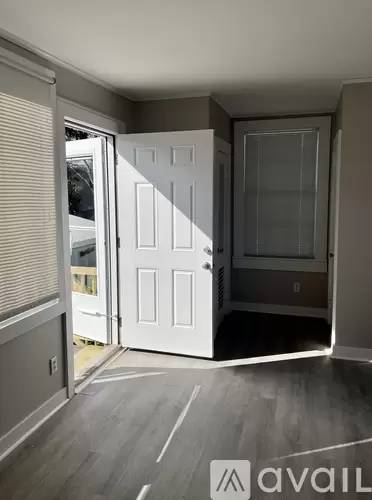 Main picture of 8214 Burthe St