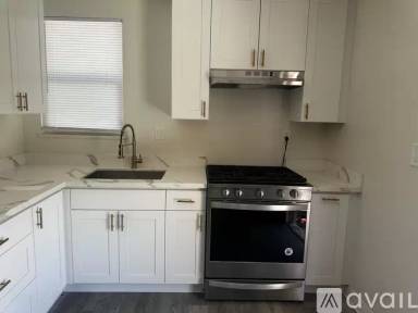 Main picture of 325 Rollins Rd