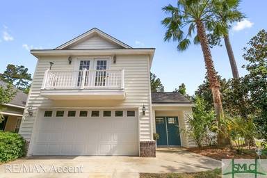 Main picture of 10 Oak Ridge Cir