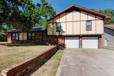 Main picture of 3839 N Stewart Ave