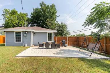 Main picture of 1562 E Louisiana Ave