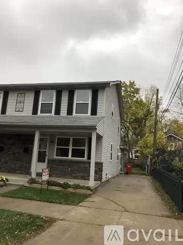 Main picture of 325 Pine St