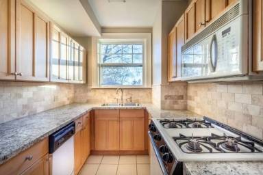 Main picture of 190 N Crest Rd