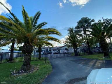 Main picture of 13980 SW 34th St