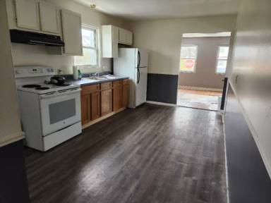 Main picture of 109 1st St