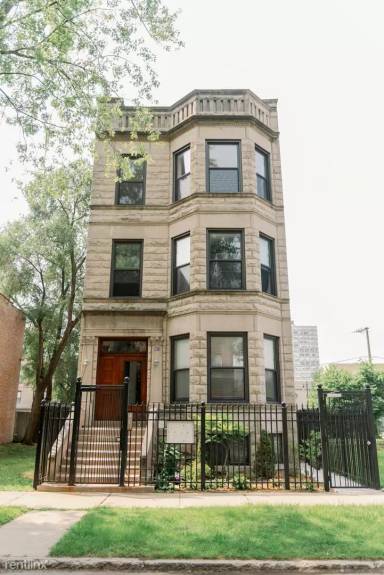 Main picture of 427 E 46th Pl