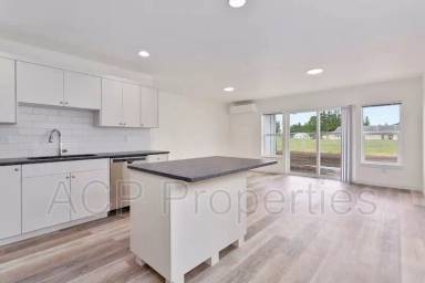 Main picture of 2261 Currant St