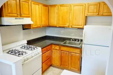 Main picture of 8105 Greenwood Ave