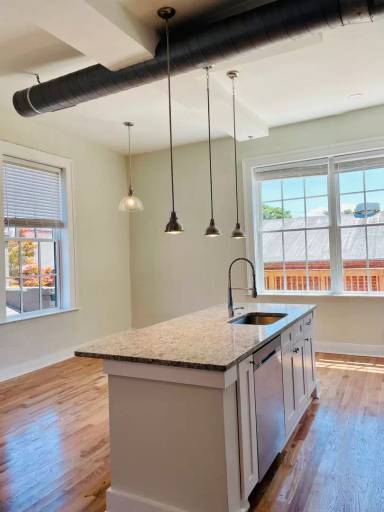 Main picture of 140 W Washington St