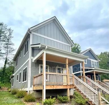 Main picture of 30 Cedar St