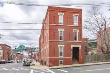 Main picture of 44 Beacon St