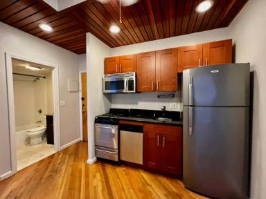 Main picture of 390 Riverway